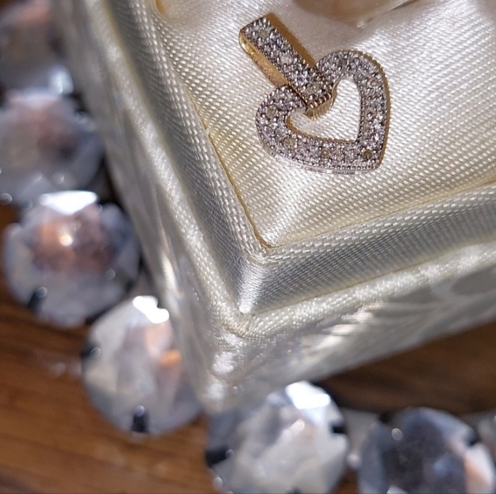 10k gold and diamond heart pendant